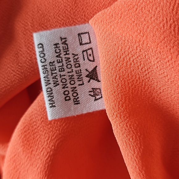 Sleeveless vneck front opening tank top - Picture 9 of 10